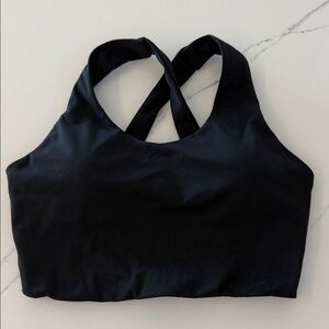 Elegant Black Cross-Back Sports Bra